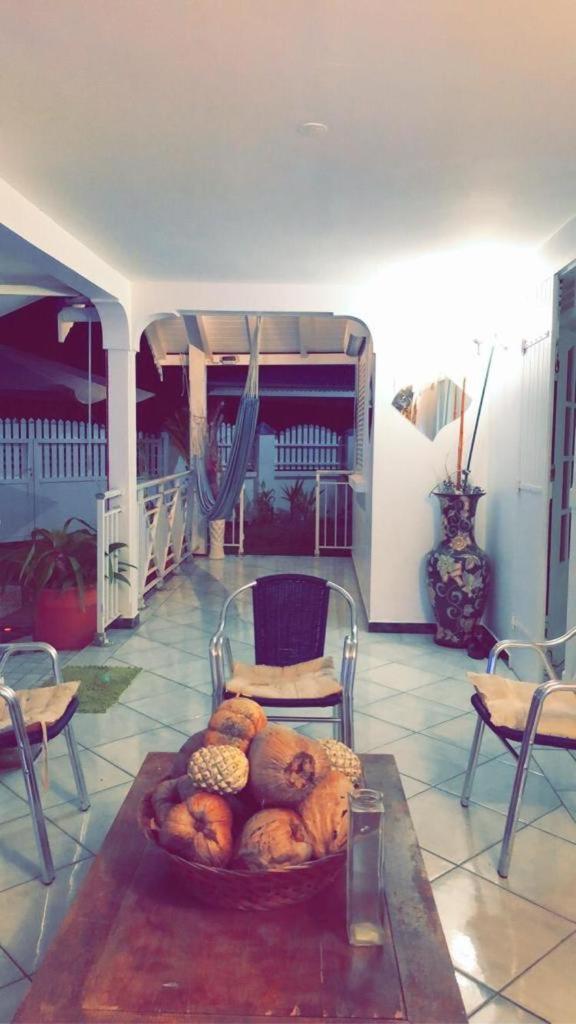 Le Sable Bleu - Evasion Tropicale A Sainte-Anne - Plage 5Min - Piscine - Parking - Logement Climatise - Vue Sur Les Palmiers - Parfait Pour Sejours En Famille Ou Entre Amis Eksteriør billede