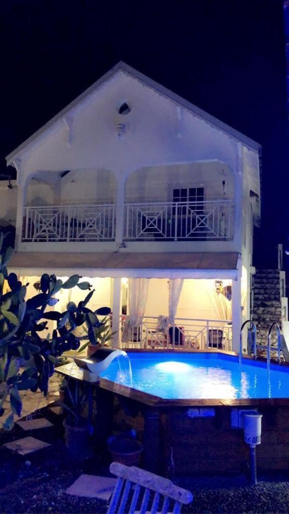Le Sable Bleu - Evasion Tropicale A Sainte-Anne - Plage 5Min - Piscine - Parking - Logement Climatise - Vue Sur Les Palmiers - Parfait Pour Sejours En Famille Ou Entre Amis Eksteriør billede