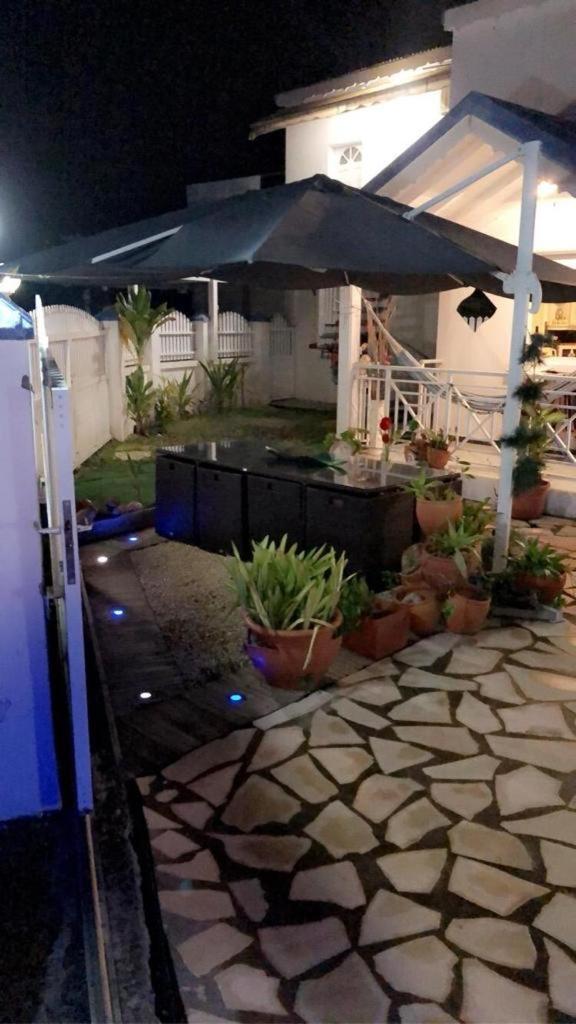 Le Sable Bleu - Evasion Tropicale A Sainte-Anne - Plage 5Min - Piscine - Parking - Logement Climatise - Vue Sur Les Palmiers - Parfait Pour Sejours En Famille Ou Entre Amis Eksteriør billede