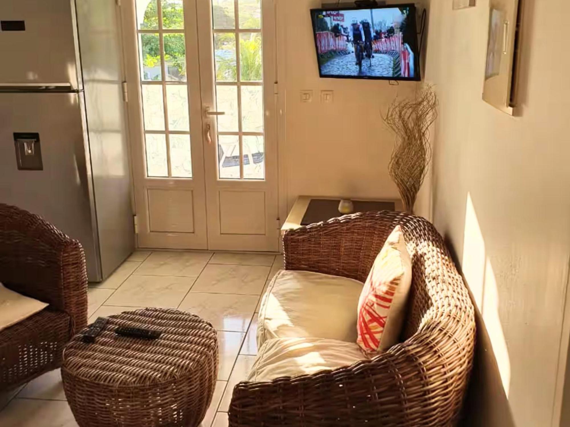 Le Sable Bleu - Evasion Tropicale A Sainte-Anne - Plage 5Min - Piscine - Parking - Logement Climatise - Vue Sur Les Palmiers - Parfait Pour Sejours En Famille Ou Entre Amis Eksteriør billede
